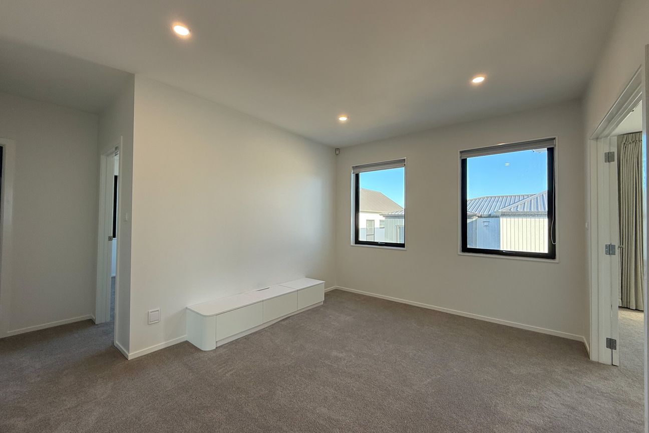 Brand New & Ready for Its First Occupants - Lot 2 of 3 - Ansicht 6