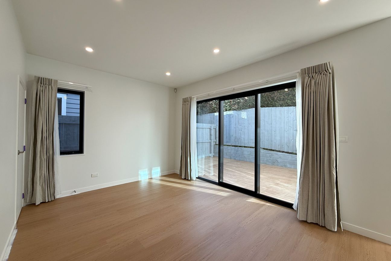 Brand New & Ready for Its First Occupants - Lot 2 of 3 - Ansicht 3