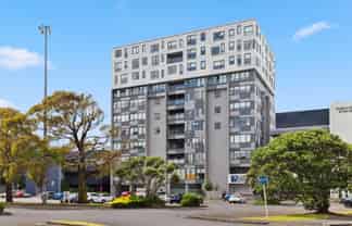 Putney Way Unit With Carpark - Must Sell!!
