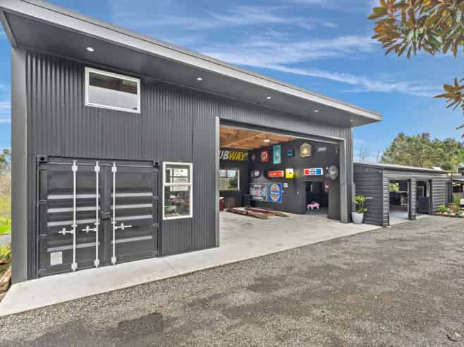 323 McBeth Road, Poroti