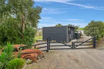 323 McBeth Road, Poroti