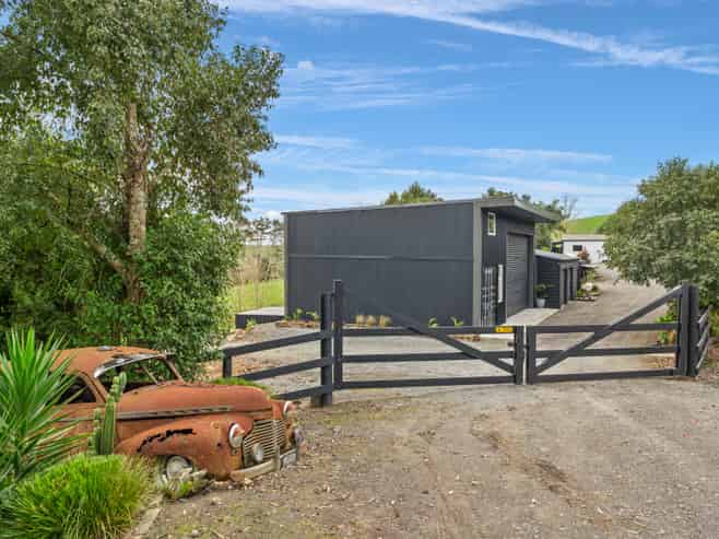 323 McBeth Road, Poroti