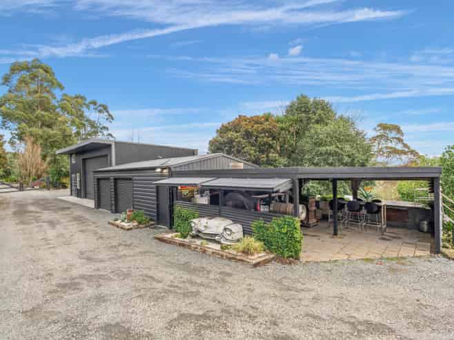 323 McBeth Road, Poroti