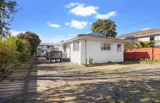 40 Beach Road, Te Atatu Peninsula