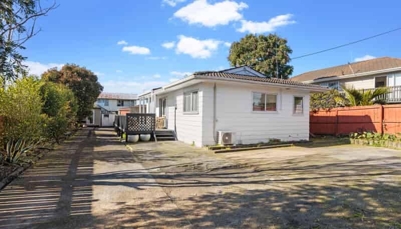 40 Beach Road, Te Atatu Peninsula