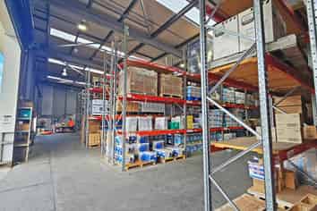 INDUSTRIAL BUILDING WITH YARD IN ROSEDALE
