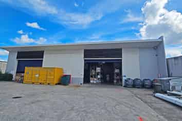 INDUSTRIAL BUILDING WITH YARD IN ROSEDALE
