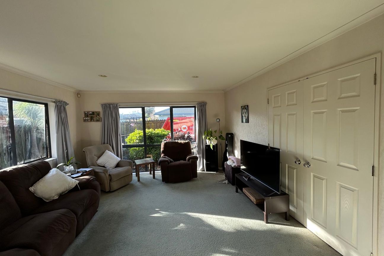 Practical & Spacious 3-Bedroom Home with Great Outdoor Area - Widok 2