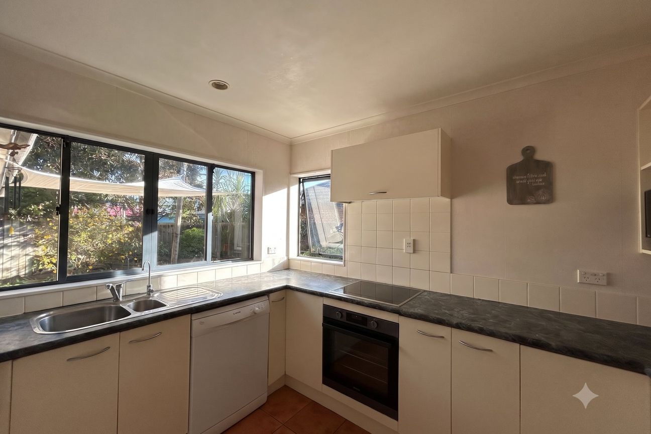 Practical & Spacious 3-Bedroom Home with Great Outdoor Area - Widok 3