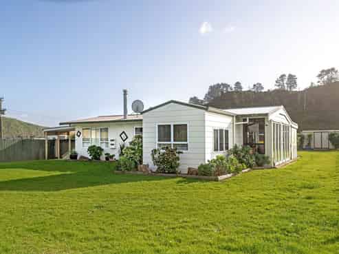 3 Banks Street, Tolaga Bay