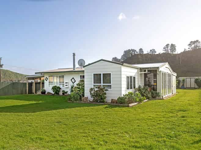 3 Banks Street, Tolaga Bay