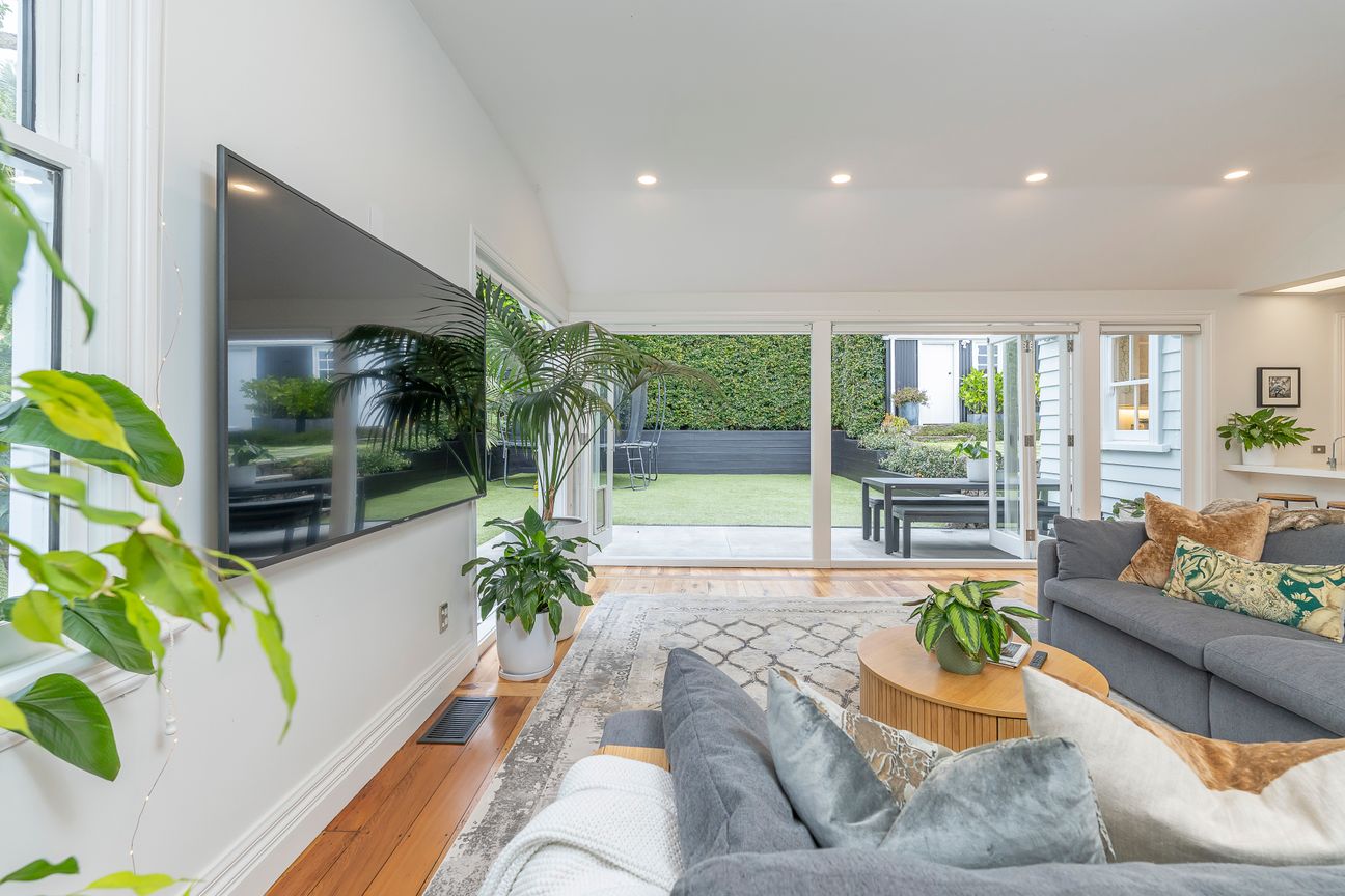 Gorgeous Family Villa: Location & Upside - Widok 6