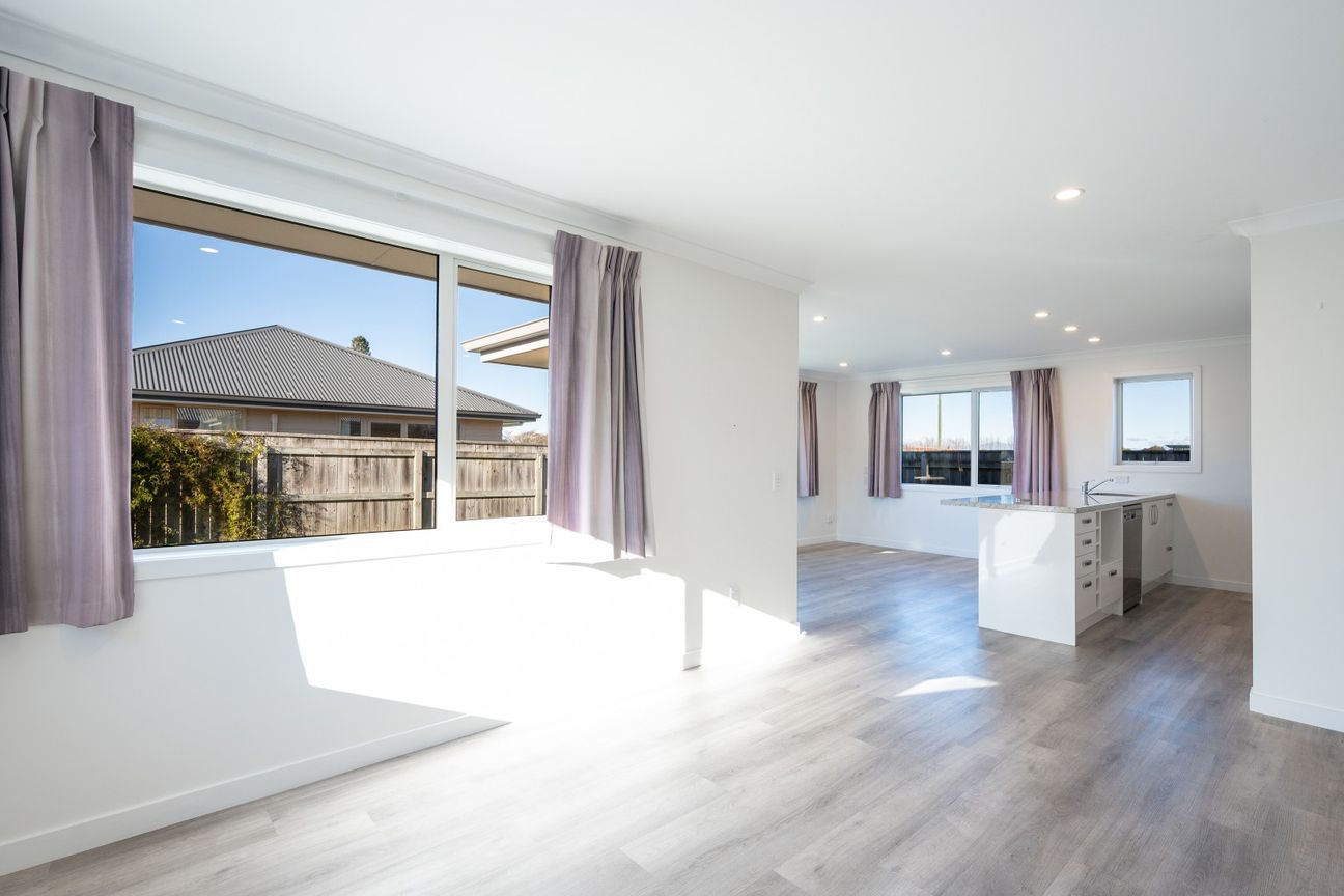 Modern, Private & Sunny - Backing Onto Rugby Park - Widok 3