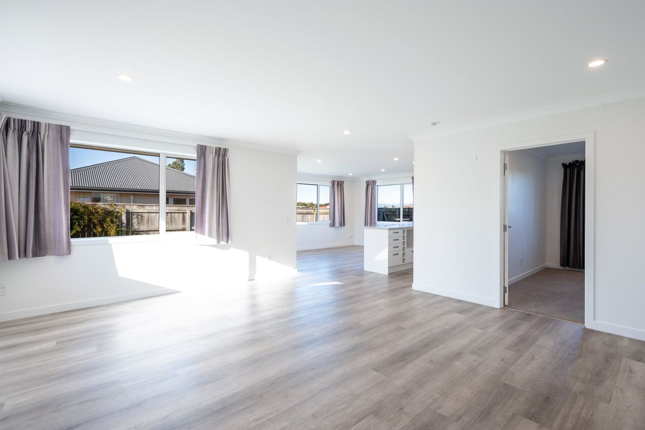Modern, Private & Sunny - Backing Onto Rugby Park - Widok 2