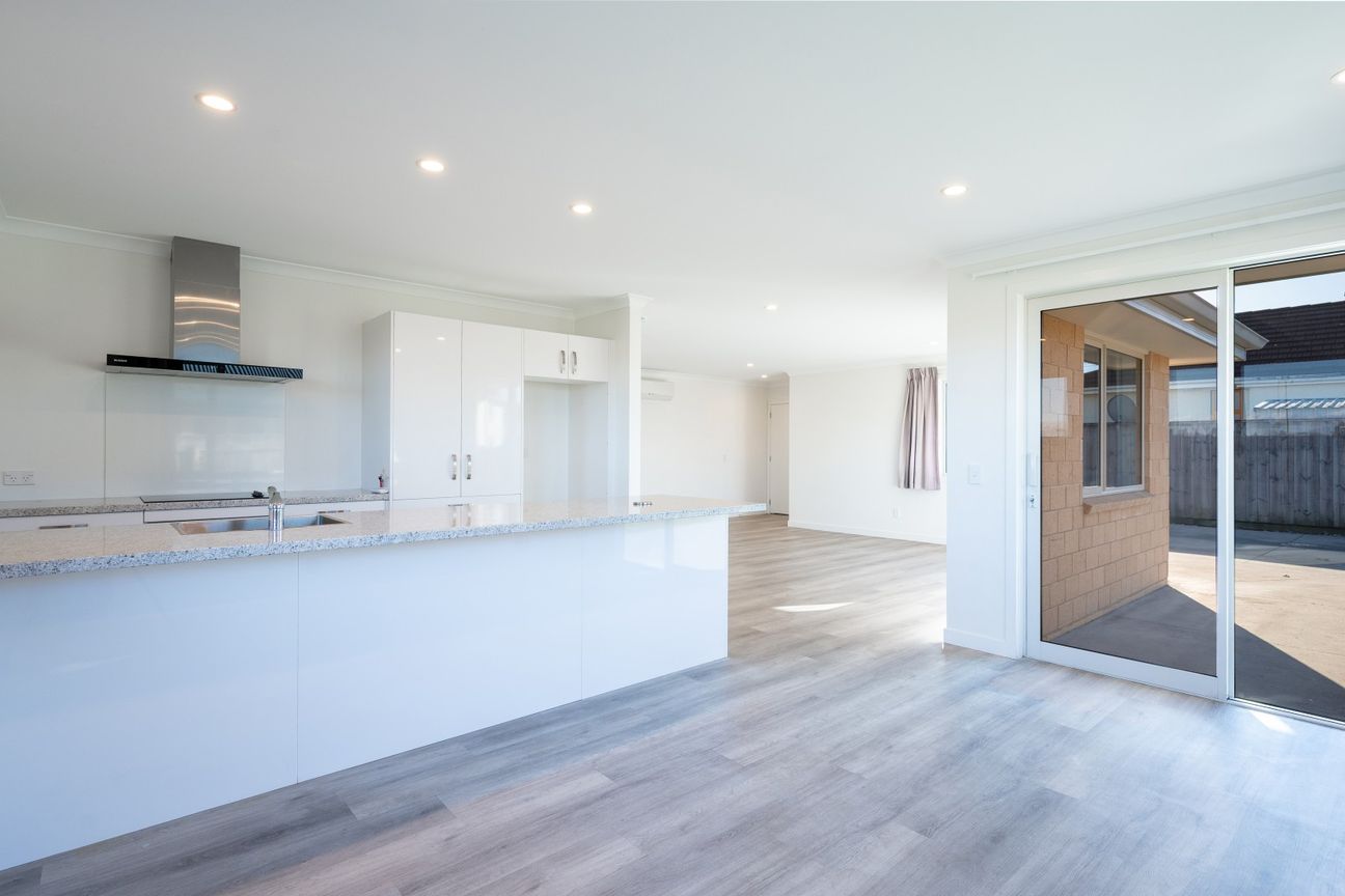 Modern, Private & Sunny - Backing Onto Rugby Park - Więcej