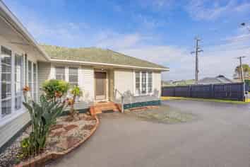 54 Hayr Road, Three Kings