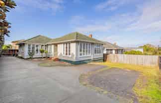 54 Hayr Road, Three Kings