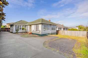 54 Hayr Road, Three Kings