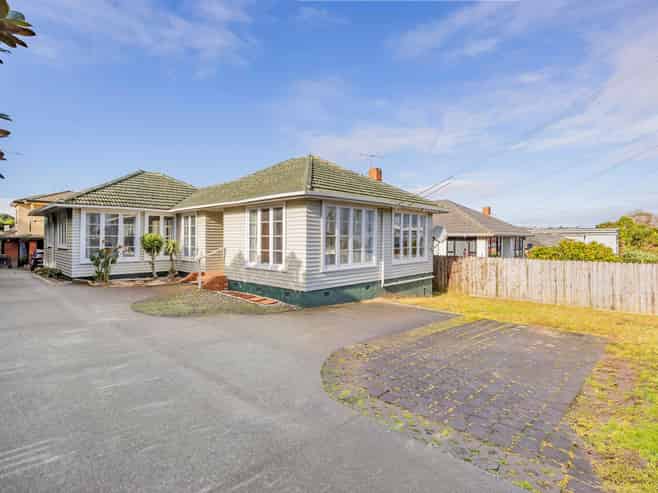54 Hayr Road, Three Kings