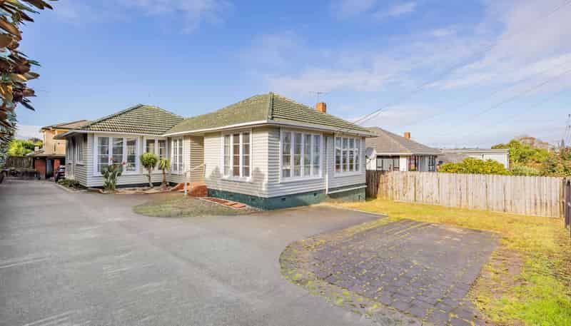 54 Hayr Road, Three Kings