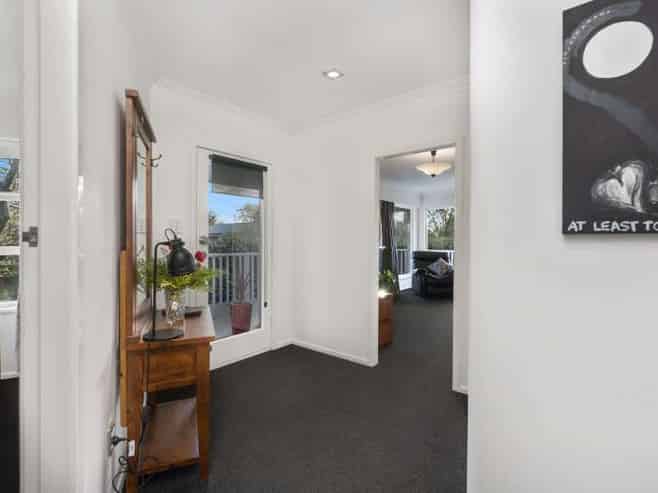 46 Kaka Street, Hilltop