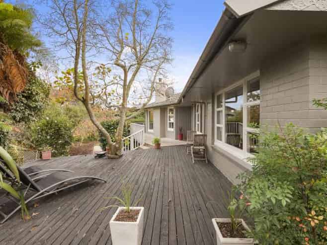 46 Kaka Street, Hilltop
