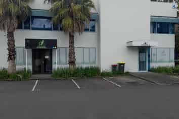 First Floor 166sqm Albany Office + 5 carparks