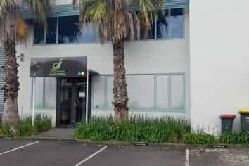 First Floor 166sqm Albany Office + 5 carparks