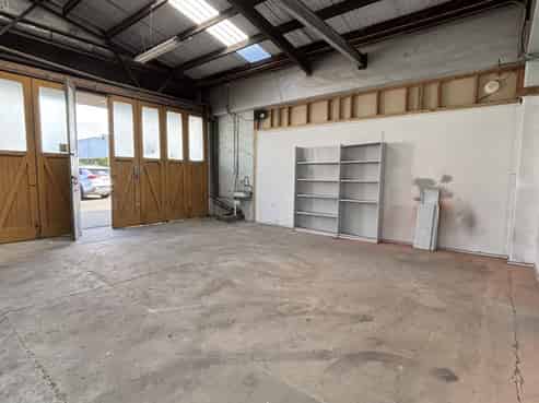 Solid and secure workshop