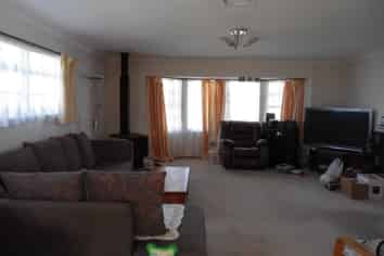 24 Whiteacres Drive, Sunnyhills