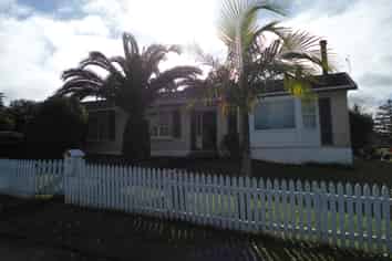 24 Whiteacres Drive, Sunnyhills