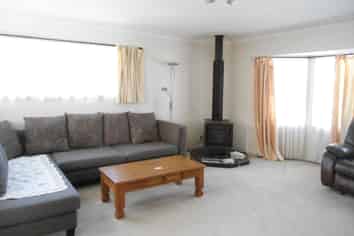 24 Whiteacres Drive, Sunnyhills