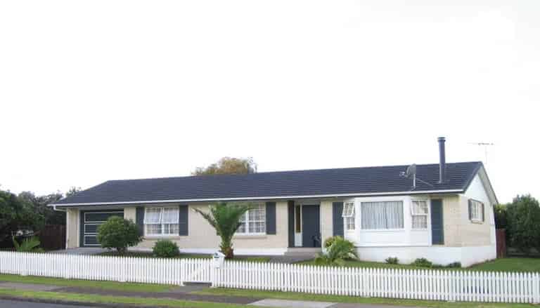 24 Whiteacres Drive, Sunnyhills