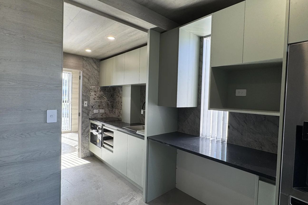 Up To 22 Sources of Income! Zoned: BMU - Widok 6