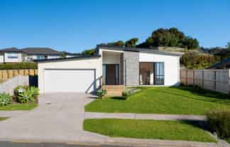 16 Awa Avenue, Helensville