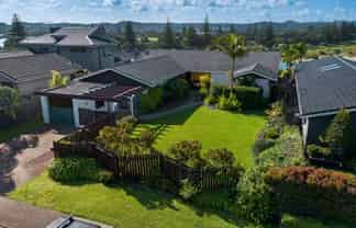 61 Rosario Crescent, Red Beach