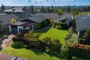 61 Rosario Crescent, Red Beach