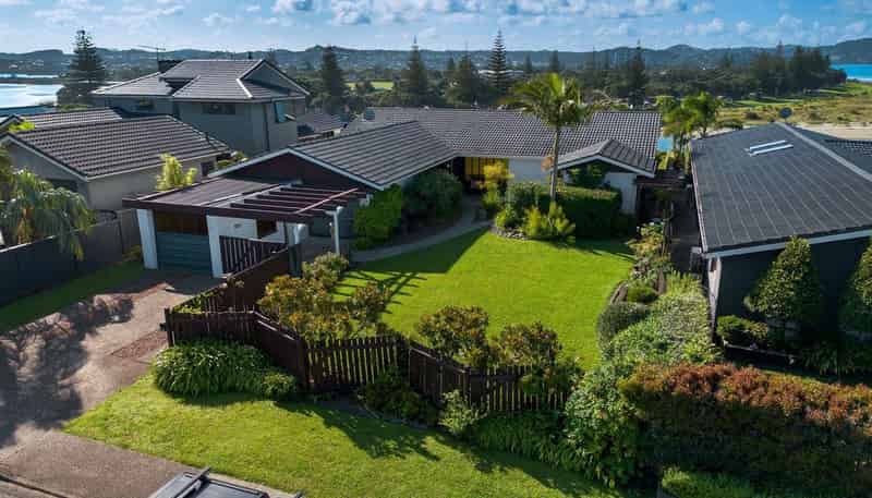 61 Rosario Crescent, Red Beach