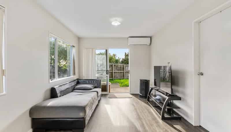 9/242 Great North Road, Henderson