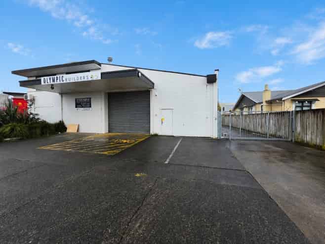 OFFICE, RETAIL & W/HOUSE - CENTRAL HIGH PROFILE