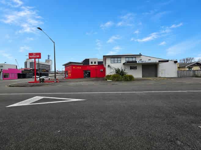 OFFICE, RETAIL & W/HOUSE - CENTRAL HIGH PROFILE