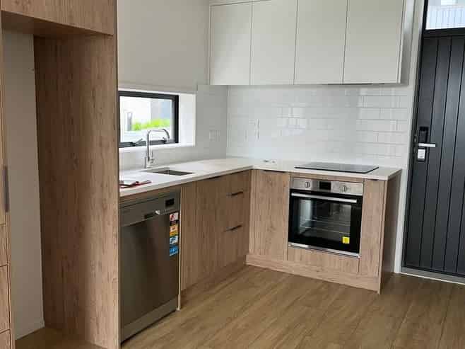 2/8 Treasure Lane, Te Atatu South