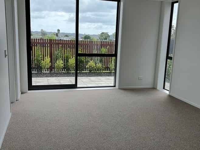 2/8 Treasure Lane, Te Atatu South