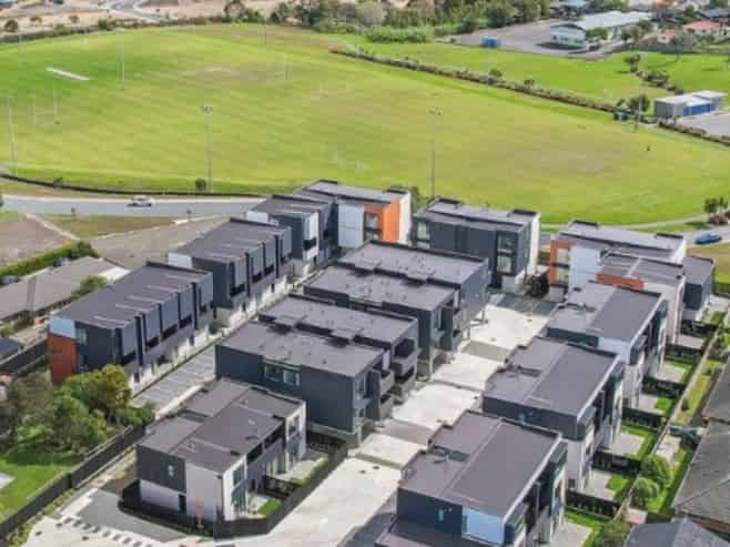 2/8 Treasure Lane, Te Atatu South