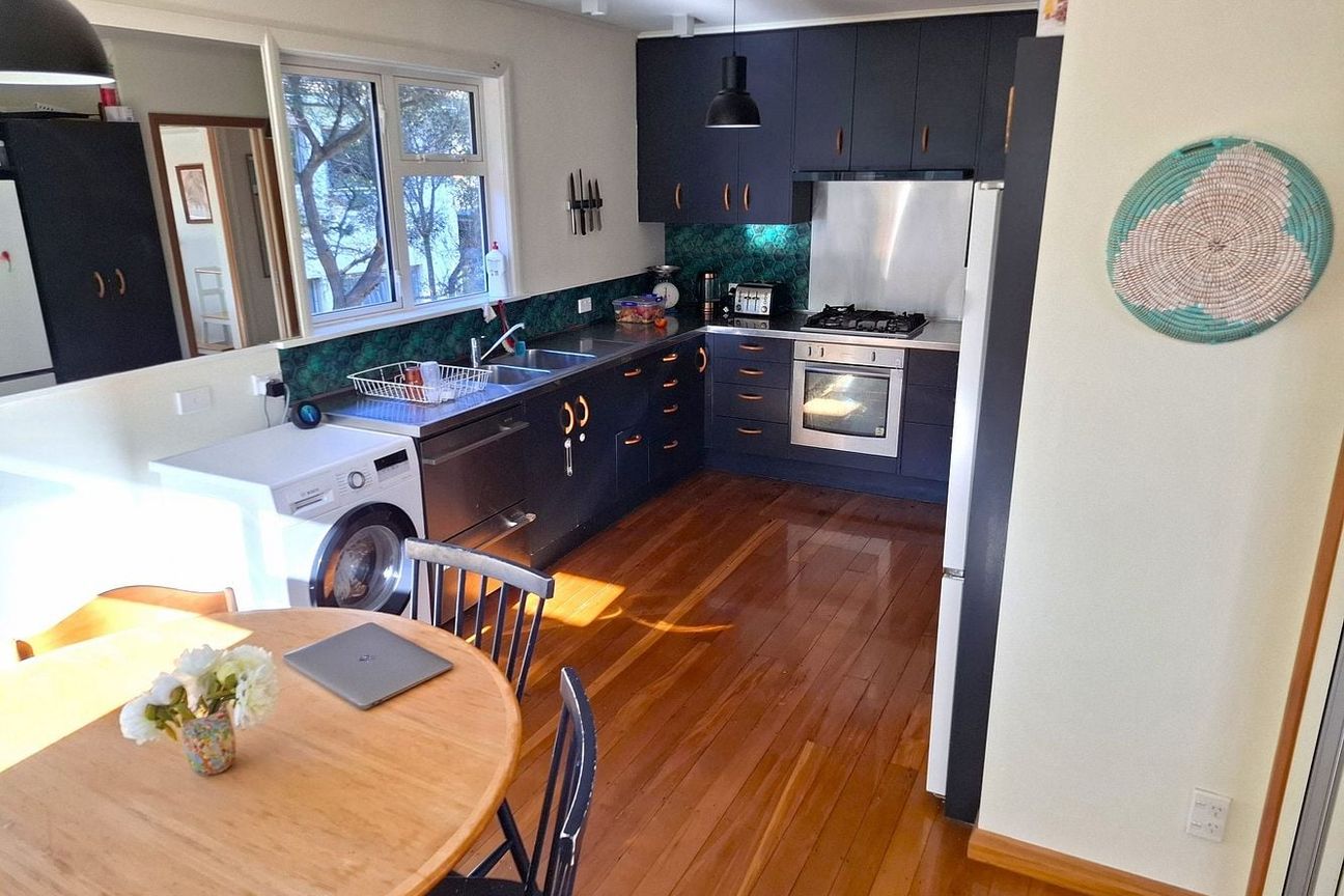 Sunny 3-bed home in Melrose - Więcej