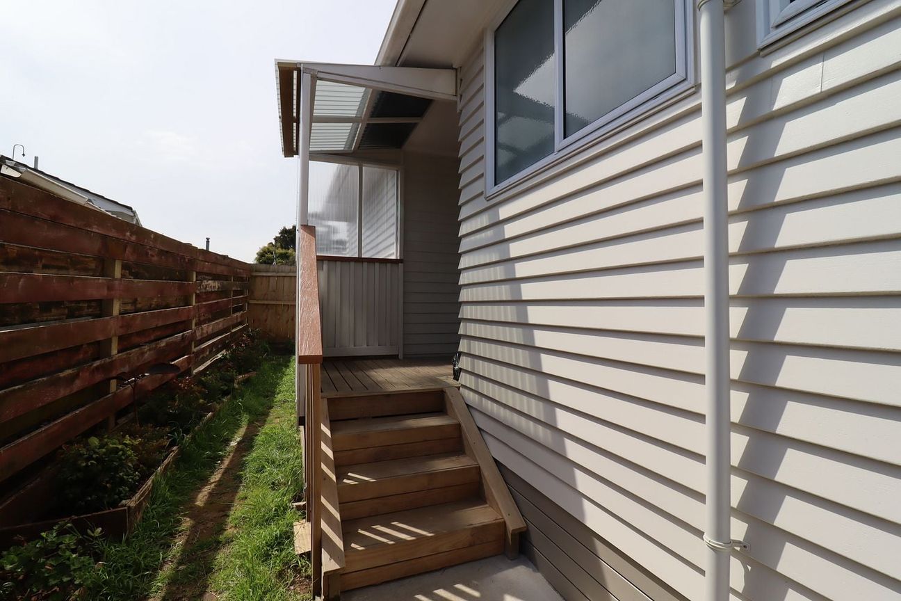 Single Level Stand Alone 3-bedrooms. - Ansicht 3