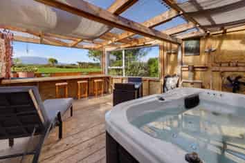 5806 South Road, Rahotu