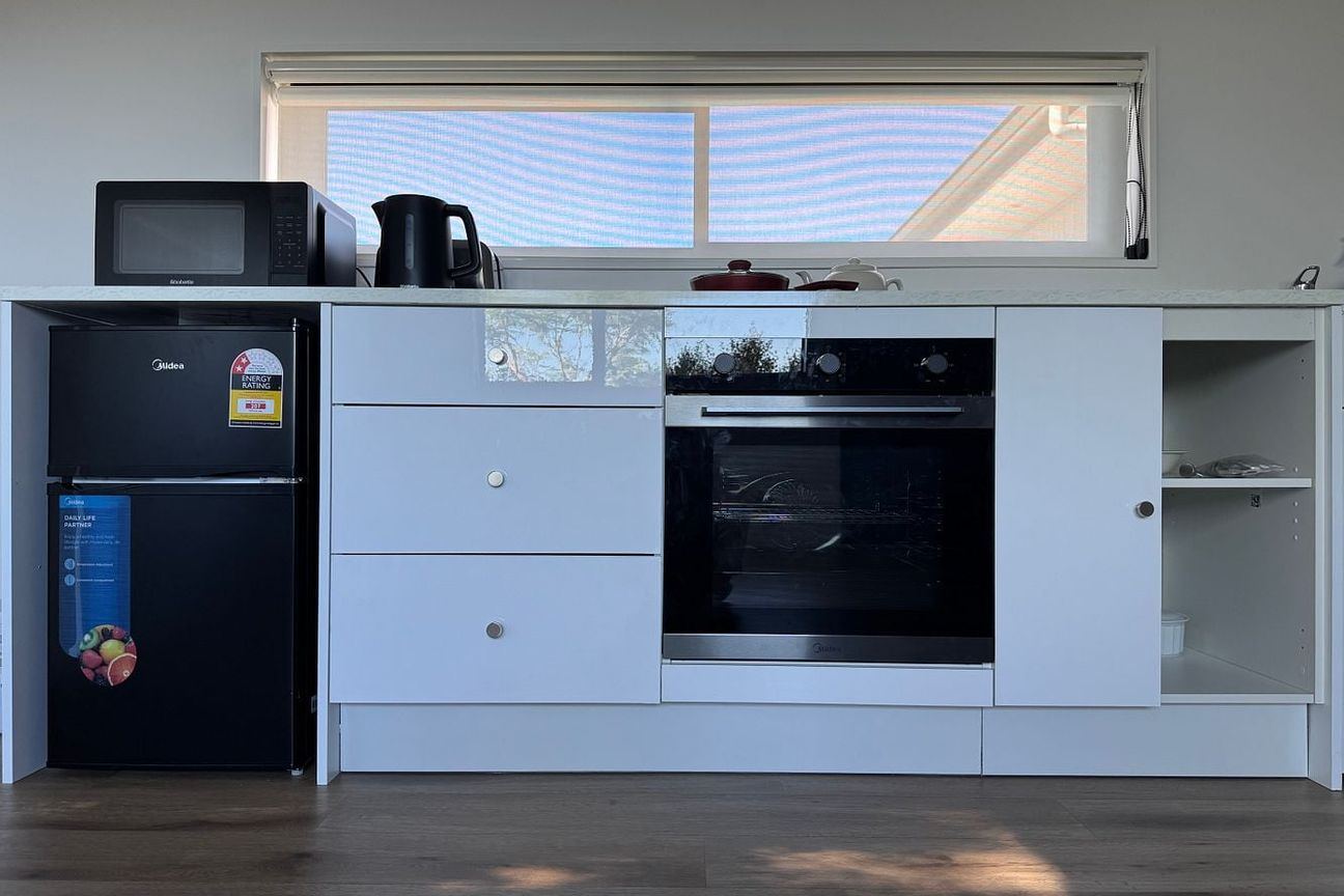 Prime Location Unit | Bills Included - Widok 3
