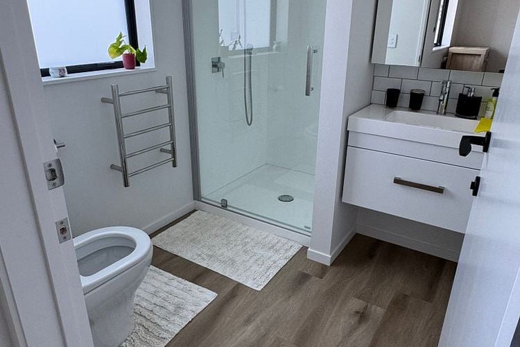 Prime Location Unit | Bills Included - Widok 5