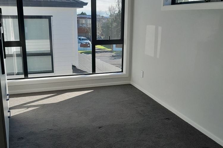 Spacious New Build in New Windsor – pohled 3